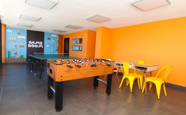 Salon de juegos Futuro Black